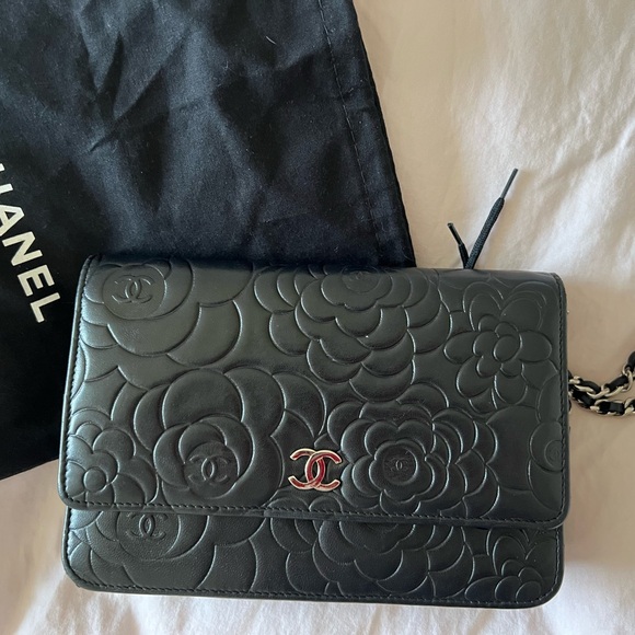 CHANEL Camellia Wallet-on-chain (WOC) with Entrupy (Authentic) - Picture 4 of 8